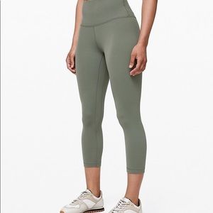 Lululemon Grey sage, size 8, align crop NWT